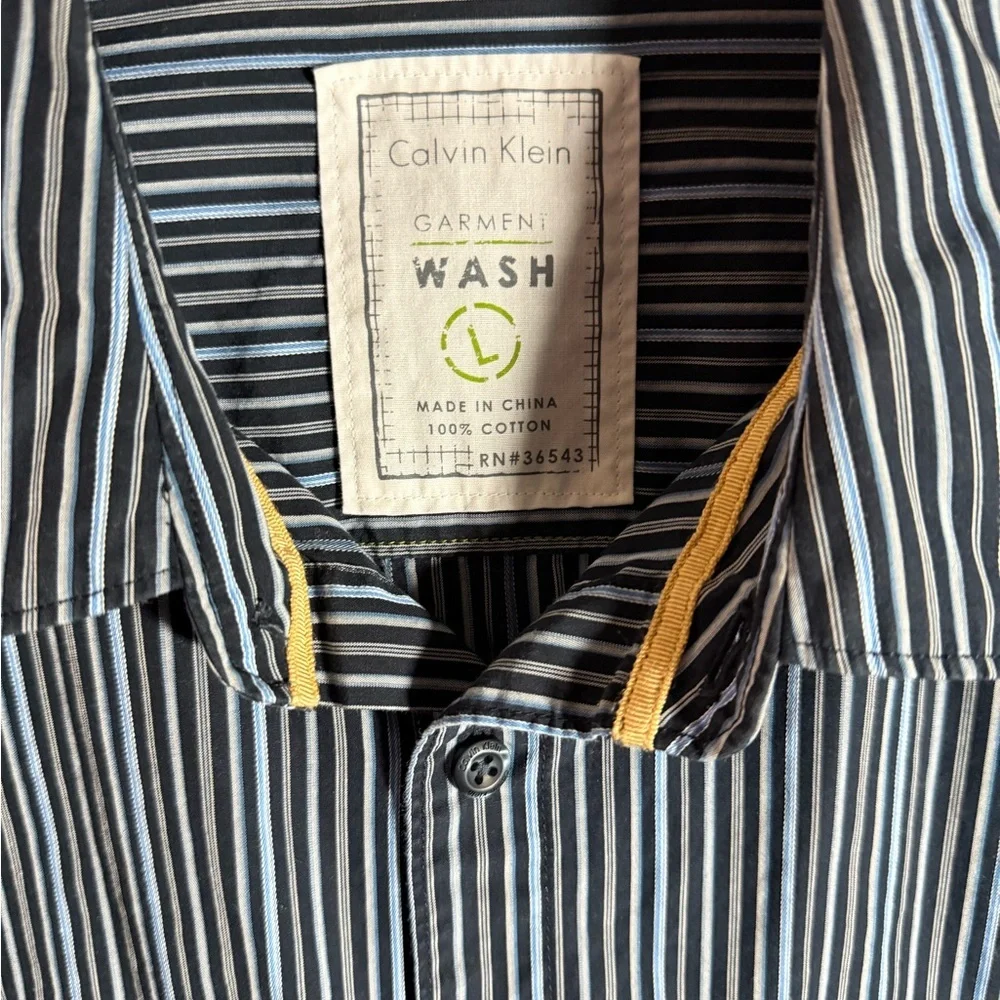 Men’s L Blue Striped Calvin Klein Casual Business Casual Closet Staple Shirt